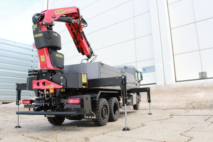TGS 3-Achs-Baustoff-LKW, Palfinger Heckladekran