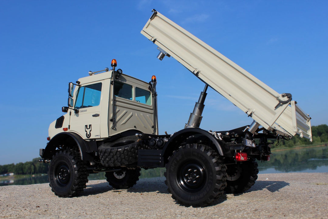 UNIMOG 3.250 mit Kippbrücke und Fronthydraulik
