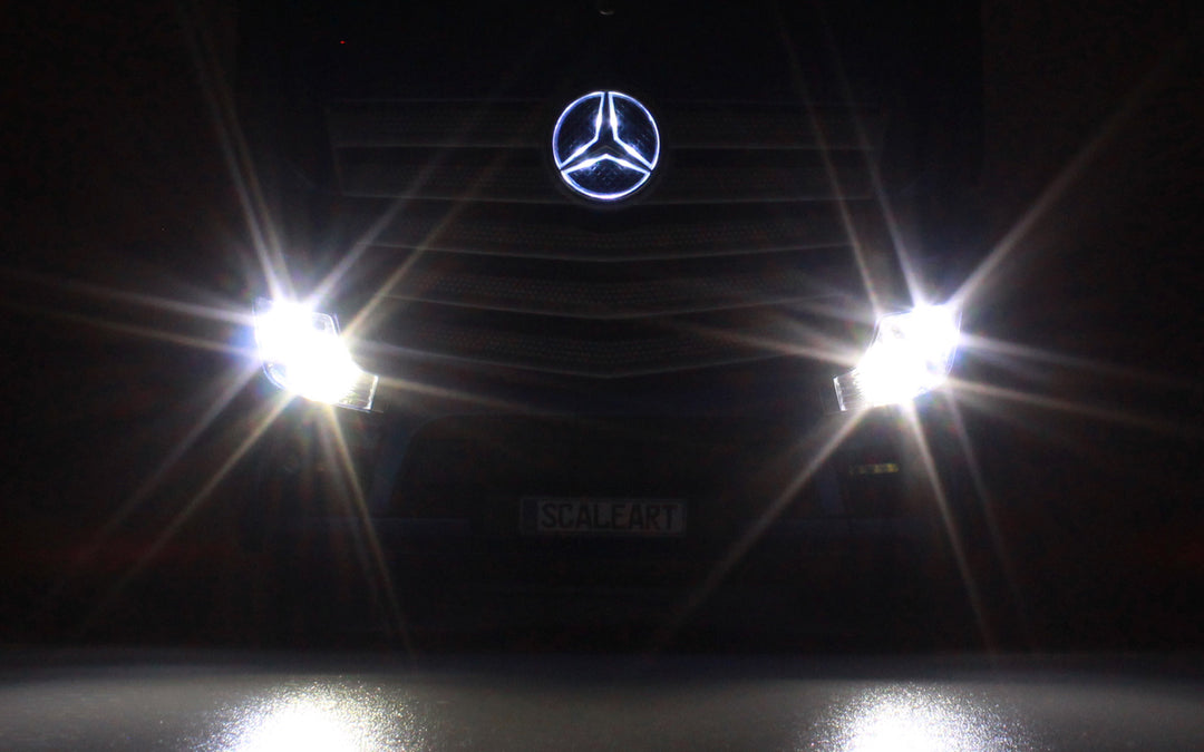 Mercedes Stern, beleuchtet