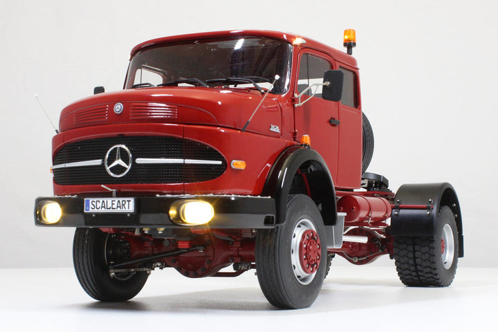 MB Round-nose with sleeping cab 2-axle tractor unit 4x4
