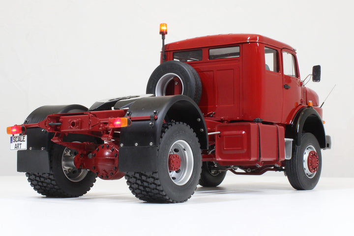 MB Round-nose with sleeping cab 2-axle tractor unit 4x4