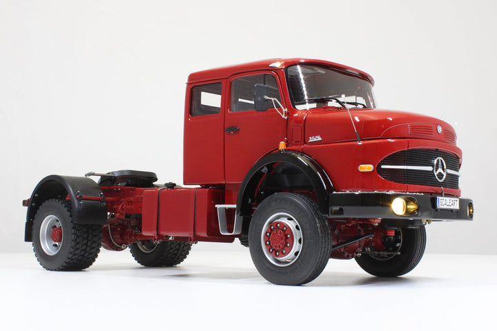 MB Round-nose with sleeping cab 2-axle tractor unit 4x4