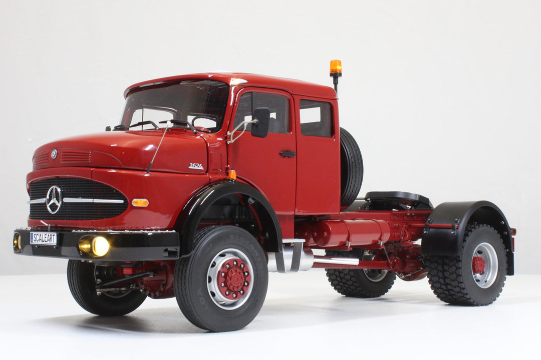 MB Round-nose with sleeping cab 2-axle tractor unit 4x4