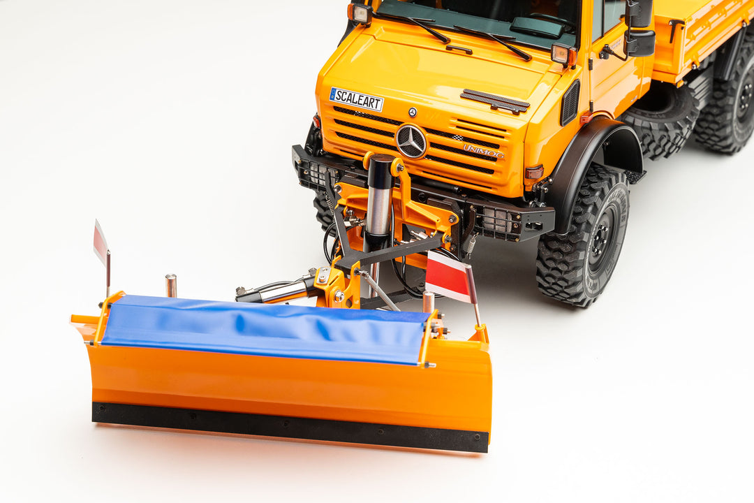 UNIMOG 3.250 mit Pritsche und Fronthydraulik