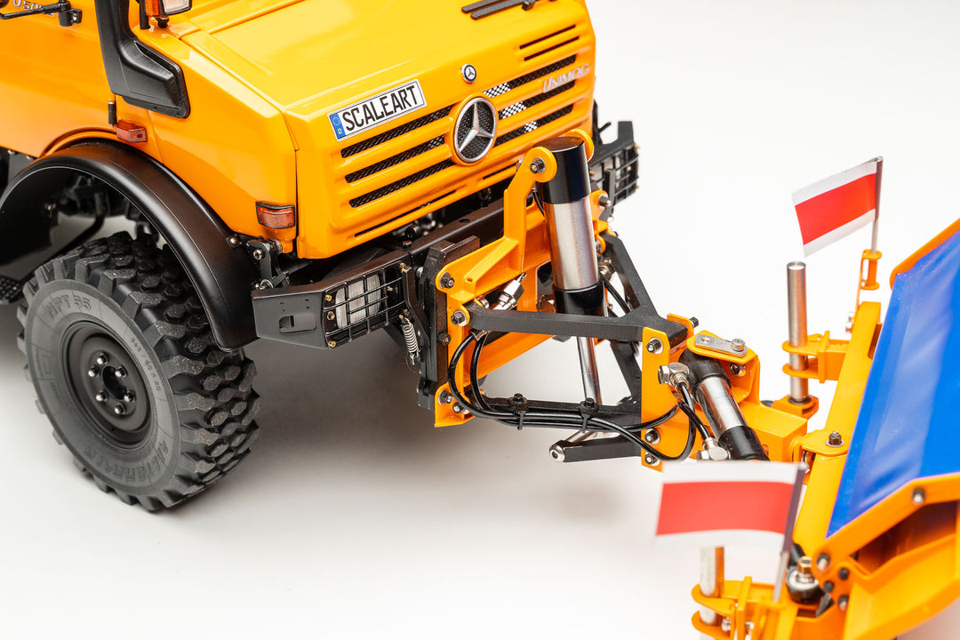 UNIMOG 3.250 mit Pritsche und Fronthydraulik