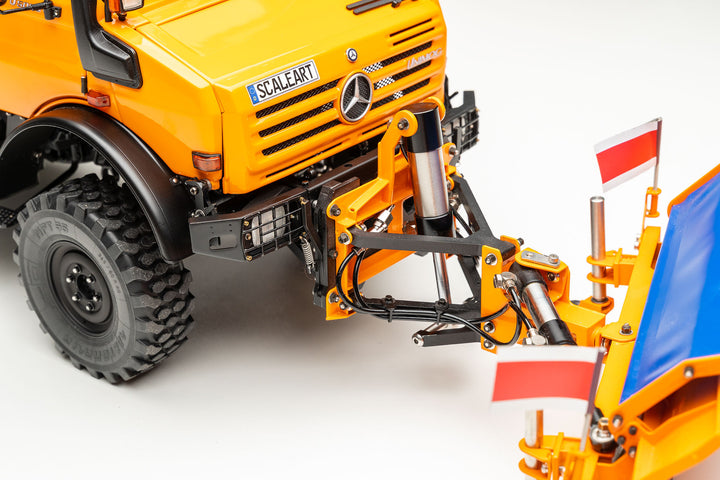 UNIMOG 3.250 mit Pritsche und Fronthydraulik