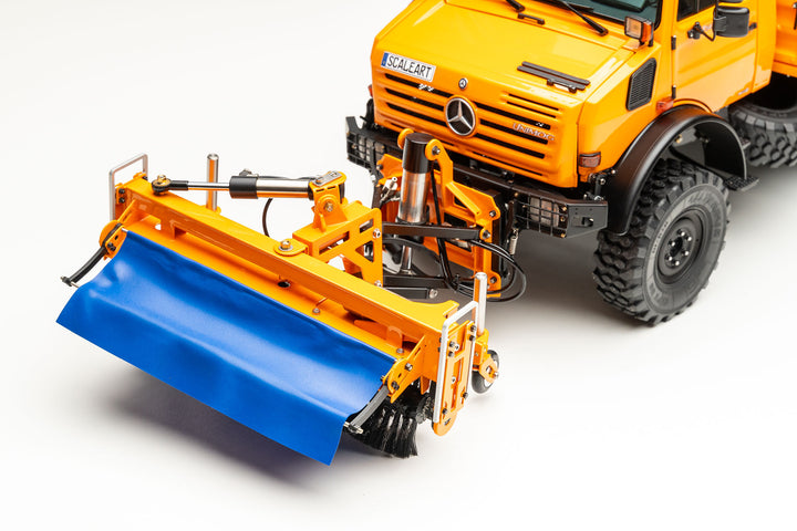 UNIMOG 3.250 mit Pritsche und Fronthydraulik