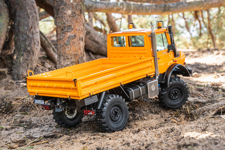 UNIMOG 3.250 mit Pritsche und Fronthydraulik