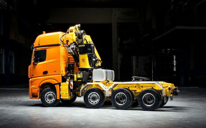 Actros/Arocs Gigaspace, 4-Achs-Sattelzugmaschine, Palfinger Ladekran