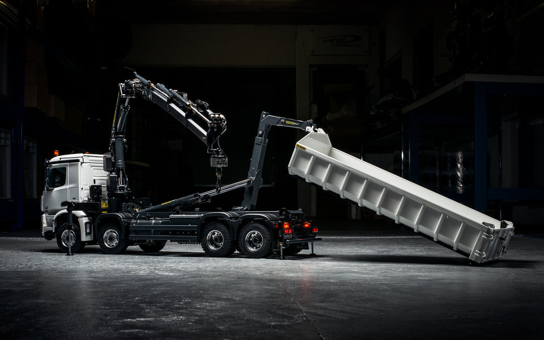 Arocs 4-Achs-Abrollkipper mit  Palfinger Ladekran 8x8
