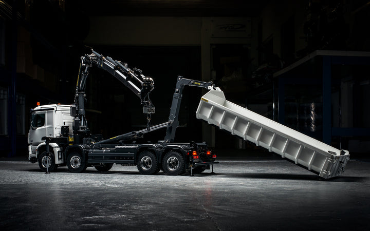 Arocs 4-Achs-Abrollkipper mit  Palfinger Ladekran 8x8