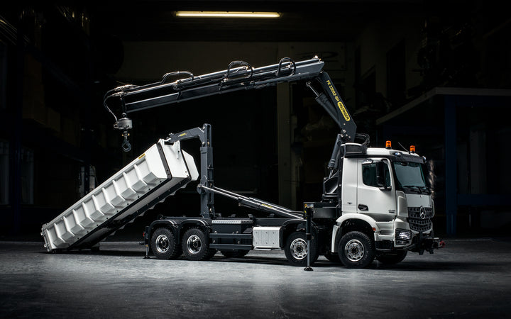 Arocs 4-Achs-Abrollkipper mit  Palfinger Ladekran 8x8