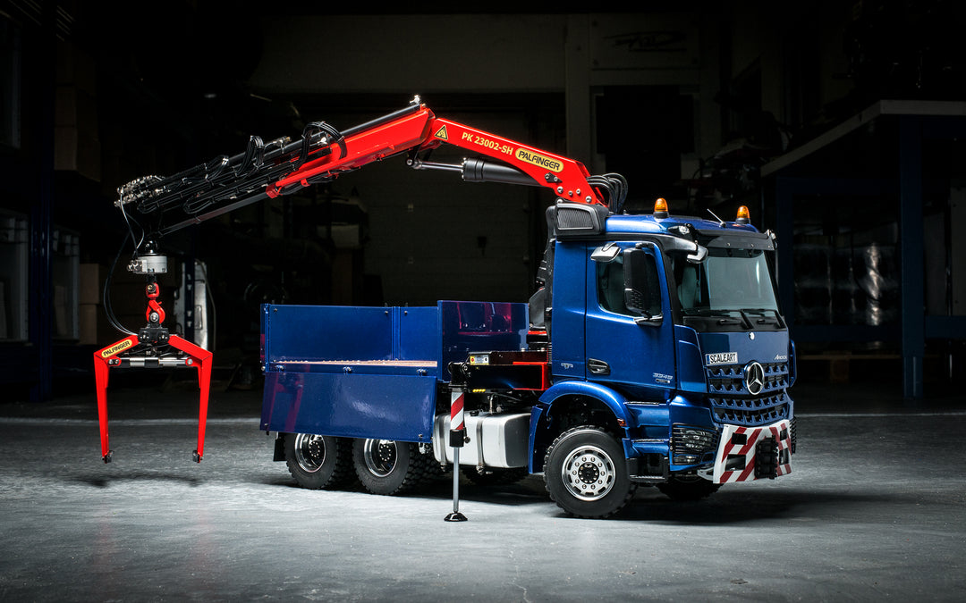 Arocs 3-Achs-Sattelzugmaschine Palfinger Ladekran